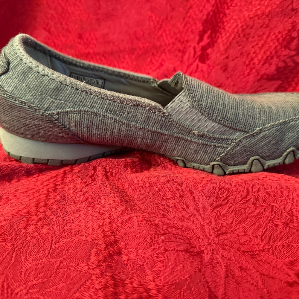 Skechers Gray Canvas Slip on Shoes in a size 8.5 - Picture 5 of 10